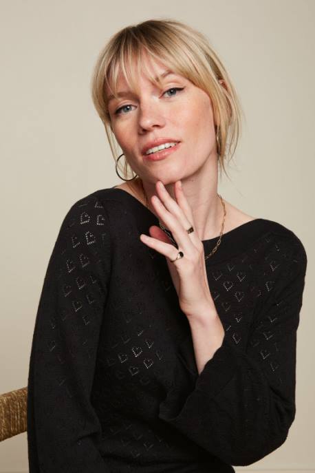 Bekleidung bei King Louie Frauen Audrey Trompetenärmel Herz ajour Schwarz 8LT082